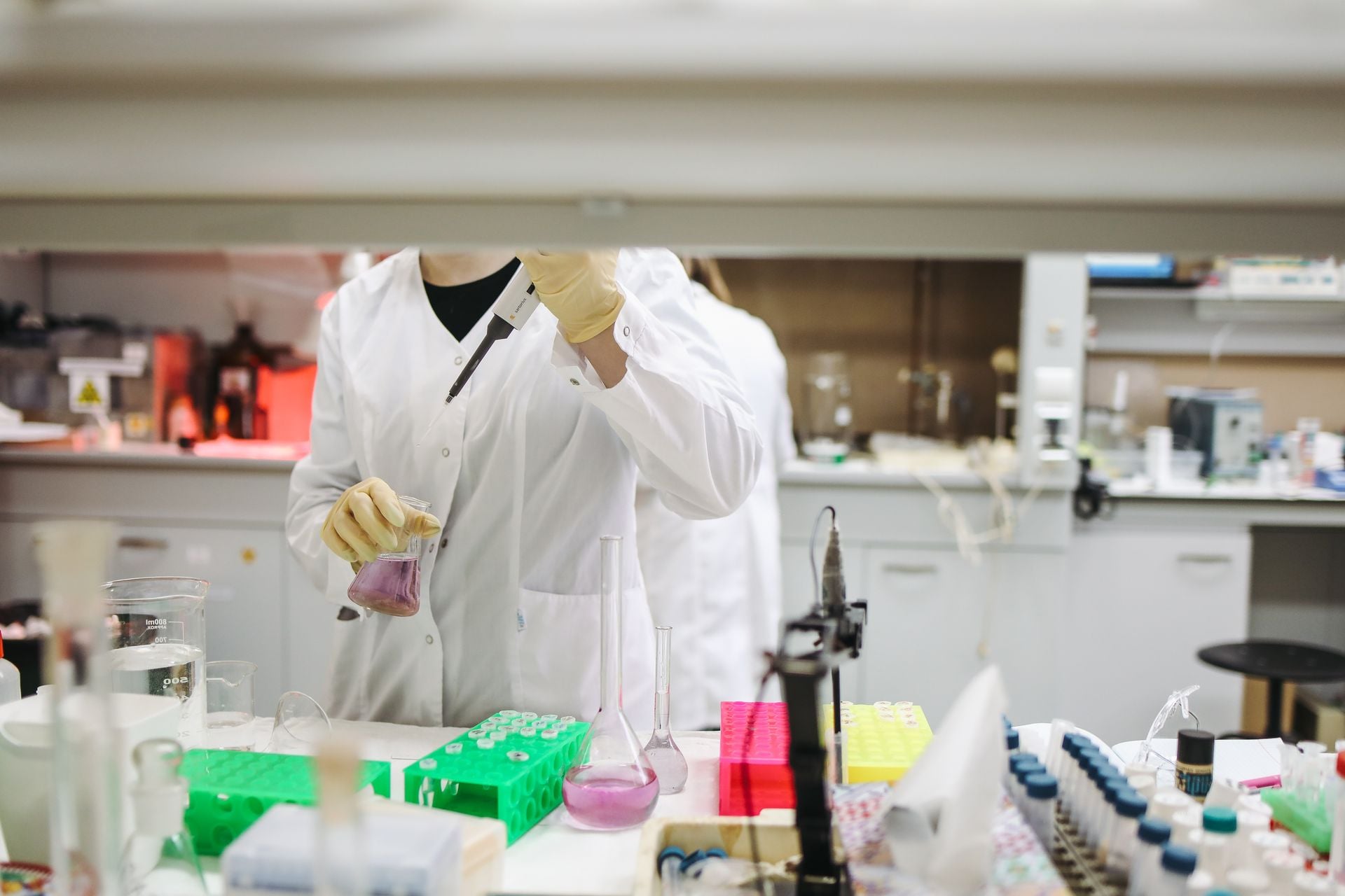 Custom peptide synthesis laboratory